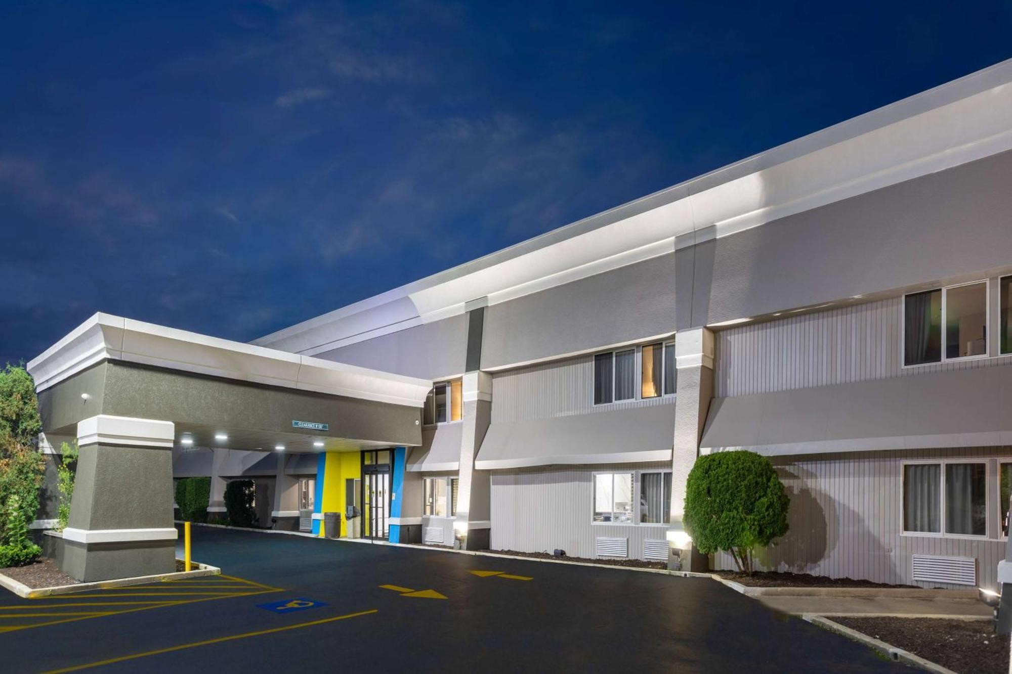 Days Inn By Wyndham Pleasant Prairie Kenosha Exteriör bild